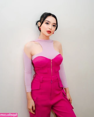 Wika Salim [ wika-salim ] - 👀 A little sneaky booba 👉🏼👈🏼