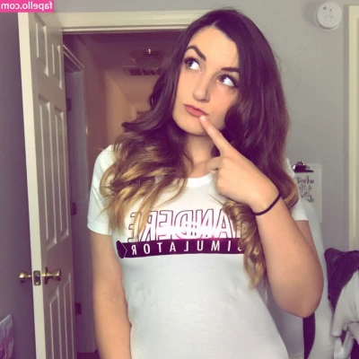 Lauren Zside [ lauren-zside ] - I’ve been away for a bit with the holiday 💋