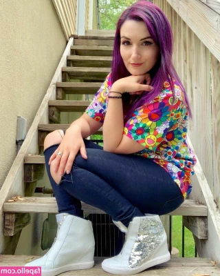 Lauren Zside [ lauren-zside ] - Hey guys, just a reminder: I enjoy having my onlyfans set to a low