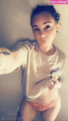 sexywifey1913 - Goth boys suck  For 11 minutes😉  If you are subbed to my other