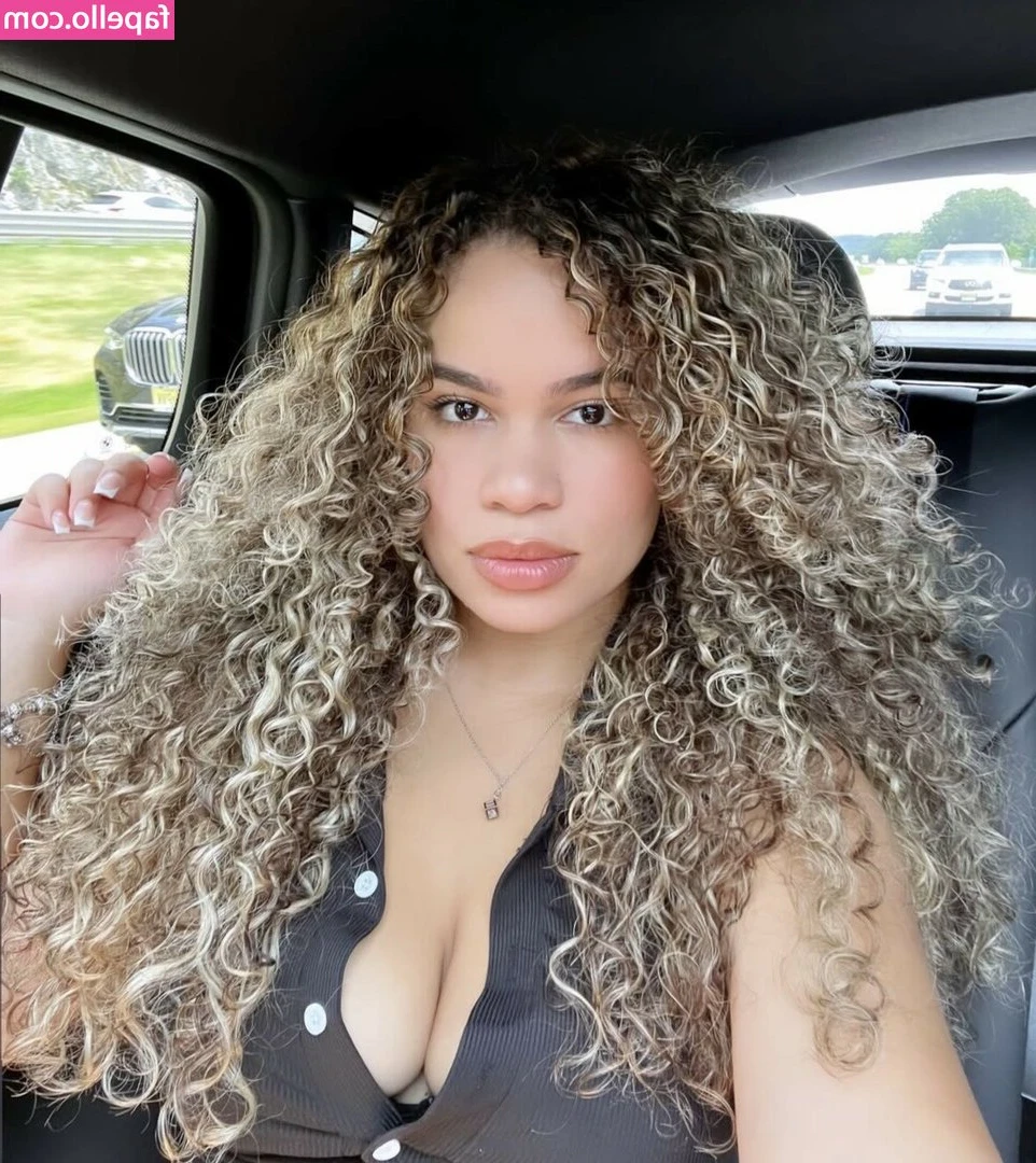 iamjanibell - I hope my ass makes you smile