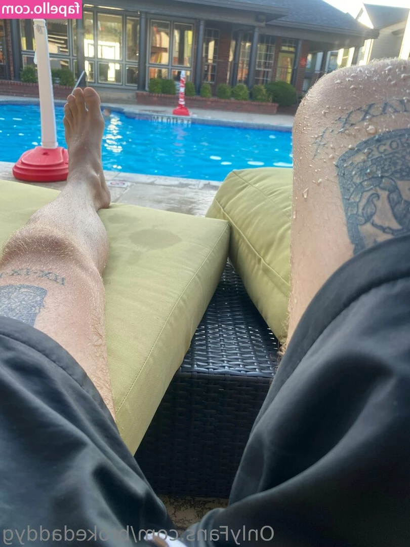 brokedaddyg - Quieren videito de esta fotos  jugando así