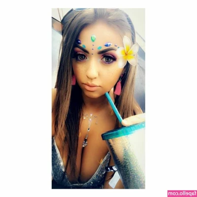 Gemma Kinsley [ gemma-kinsley ] - Happy Sunday! 💖 When should I livestream this week? What kind of