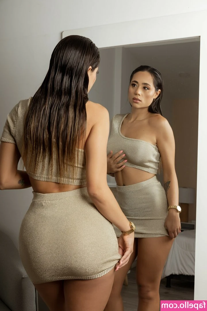 imrebecca - me das una mordidita en mi culo? 🥵🍑