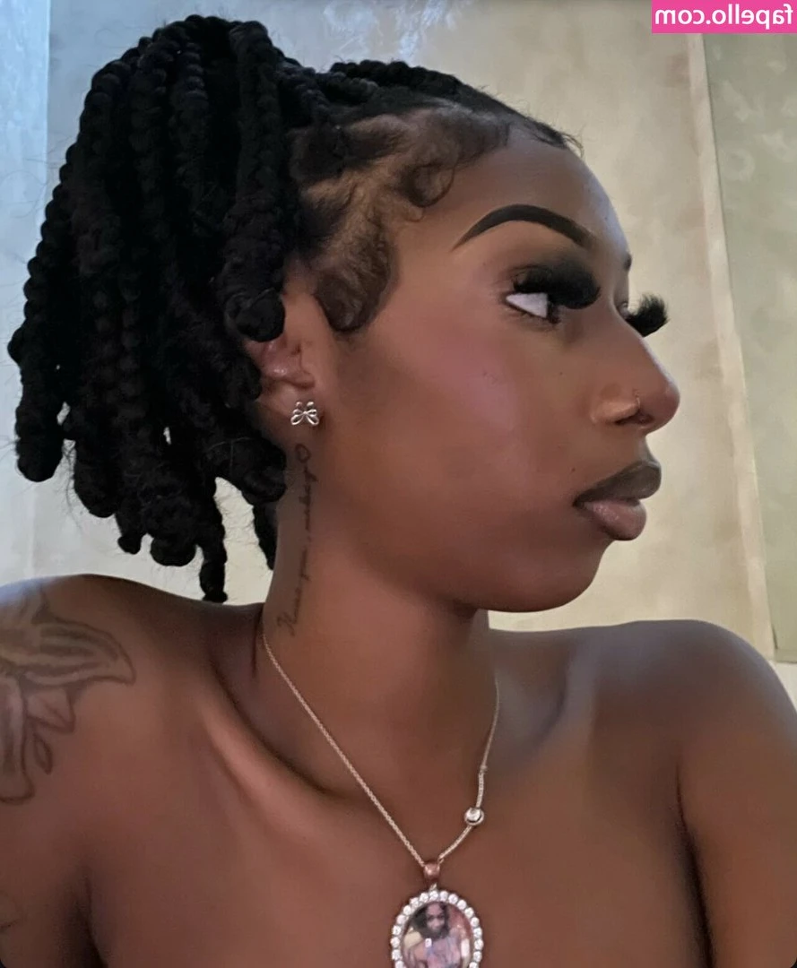 Prettylilvibesz - Xbiz pool party!!