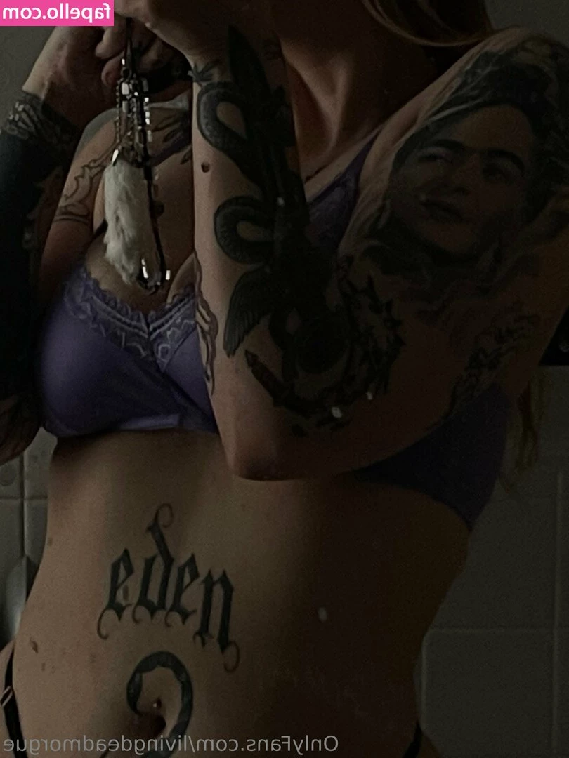 Livingdeadmorgue - Oh no! My panties dont even cover my fat pussy!!