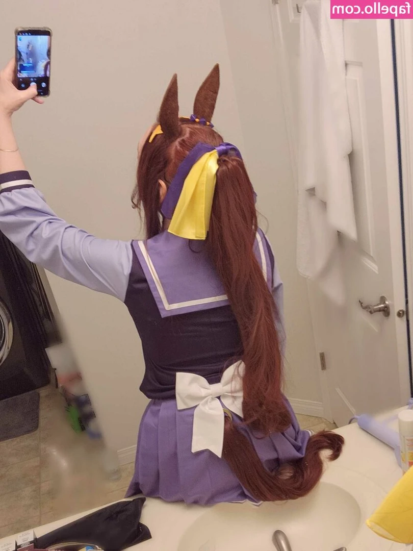Lucahjin [ lucahjin-1 ] - Oh that's what the boob window is for!  New video is up on fans ly,