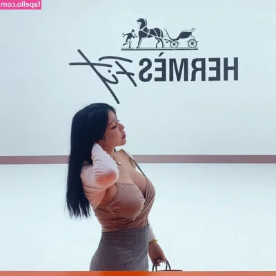 real_xiangling_c [ real-xiangling-c ] - Legs closed vs legs spread 😜