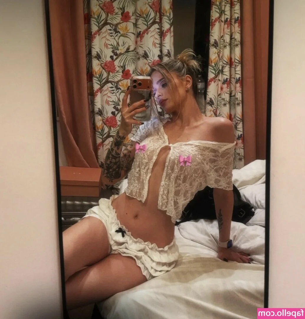 daxaxa - Cheeky cheeky 😏