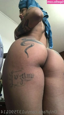 Karen Lozanofit [ karen-lozanofit ] - Swipe to see the bare bum in slo-mo 🍑