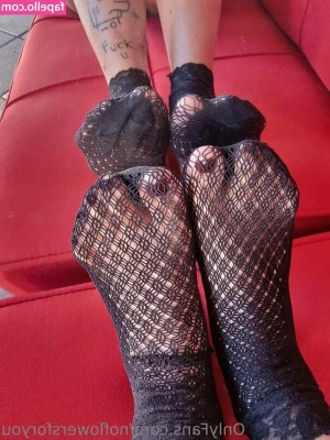 noflowersforyou - shave 65 / save 60  https://onlyfans.com/117606923/stormy_nsfw