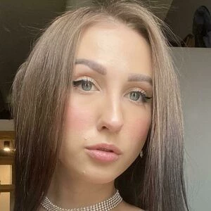 Adria Rose - adriaxrosee