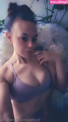 ambrosiasweetie - About to get eaten again