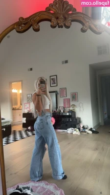 Jayleedeweese - So close you could almost 👃🏼 👅 them 🤭 raise your hand if