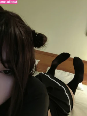 Mizaki Levi [ mizaki-levi ] - Toes or Soles 👀