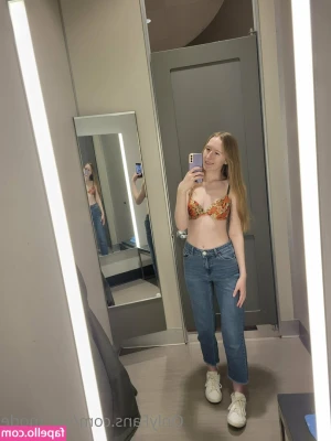 thebunnyiris - Swipe for a sexier view 💜👀