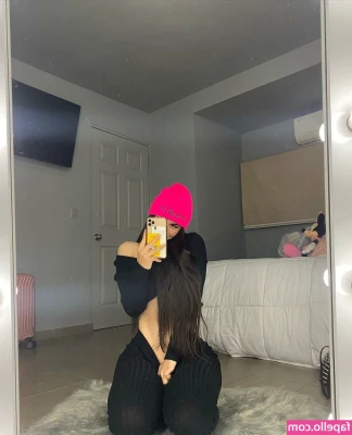 Alejandra Gaxiola [ alejandra-gaxiola ] - Getting a little better but still hurts. Brave face and can't just