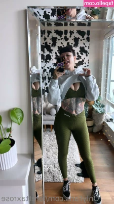 lorettaxrose - Who wants to kiss my feet