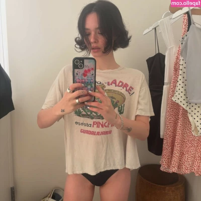 Charlotte Rose Benjamin [ charlotte-rose-benjamin ] - Happy friday  What are you all up to this weekend