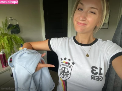 Lena.bayer [ lena-bayer ] - Did anyone miss me  I hope these would make up for the days I haven t
