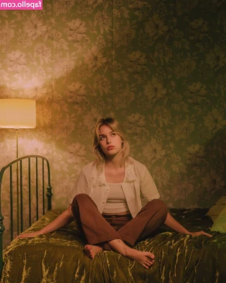 Elle Chapman [ elle-chapman ] - feeling blue