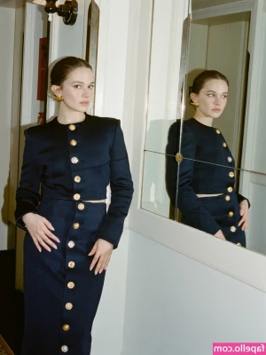 Cailee Spaeny [ cailee-spaeny ] - I wonder if my neighbor ever peeks through the windows in the