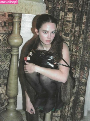 Cailee Spaeny [ cailee-spaeny ] - Would you give me your banana? 🍌 I've been rlly enjoying taking a