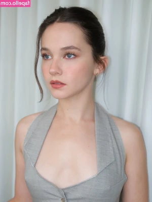 Cailee Spaeny [ cailee-spaeny ] - THE BIRTHDAY GIRL IS GOING LIVE TONIGHT!!! BE READY TO PLAY!!!