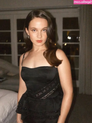 Cailee Spaeny [ cailee-spaeny ] - 🐱😱😍 Sending this video to your DMs now
