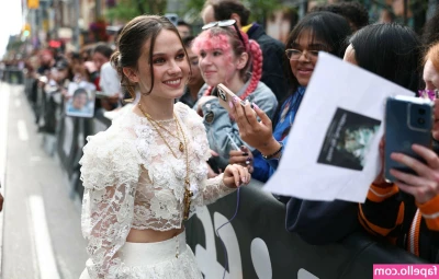 Cailee Spaeny [ cailee-spaeny ] - Today’s my Fridaaaayyy! How do you like me in a turtleneck? Being a