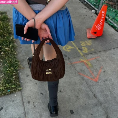 Cailee Spaeny [ cailee-spaeny ] - New hot pink pedi 💞