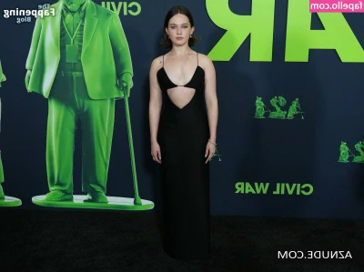 Cailee Spaeny [ cailee-spaeny ] - mi dildo o tu verga