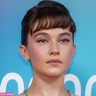 Cailee Spaeny [ cailee-spaeny ] - I ve just been randomly playing with my titties lately  idk