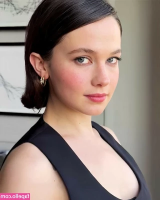 Cailee Spaeny [ cailee-spaeny ] - Black and White