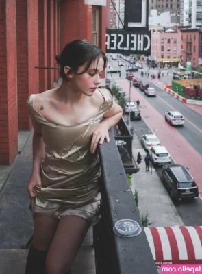 Cailee Spaeny [ cailee-spaeny ] - Whats on for your Saturday night babe  Are you spending it getting