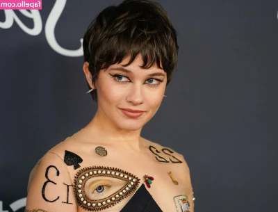 Cailee Spaeny [ cailee-spaeny ] - Stream started at 04 11 2021 12 35 am