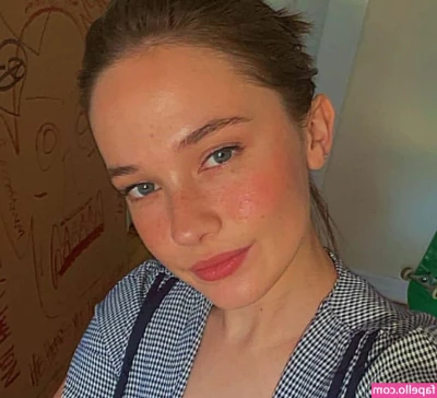 Cailee Spaeny [ cailee-spaeny ] - I think my skirts too long