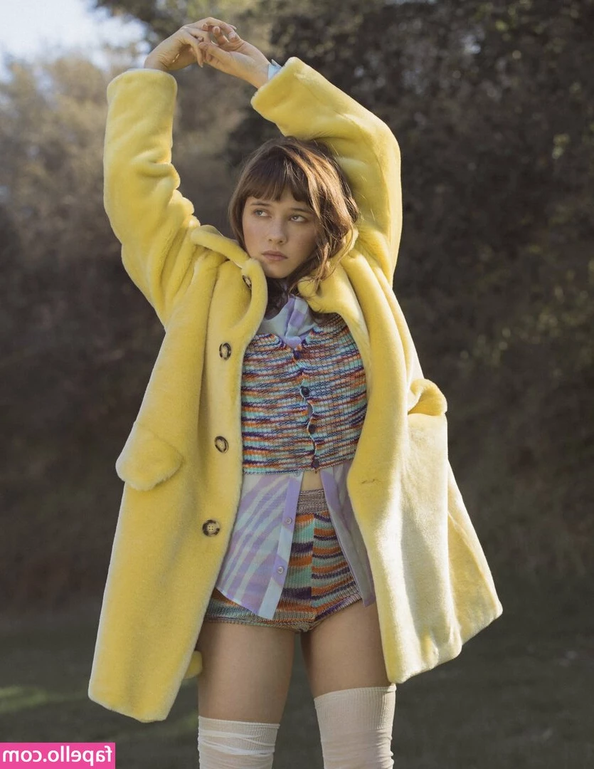 Cailee Spaeny [ cailee-spaeny ] - I heard you'll see the big boners here 🤫