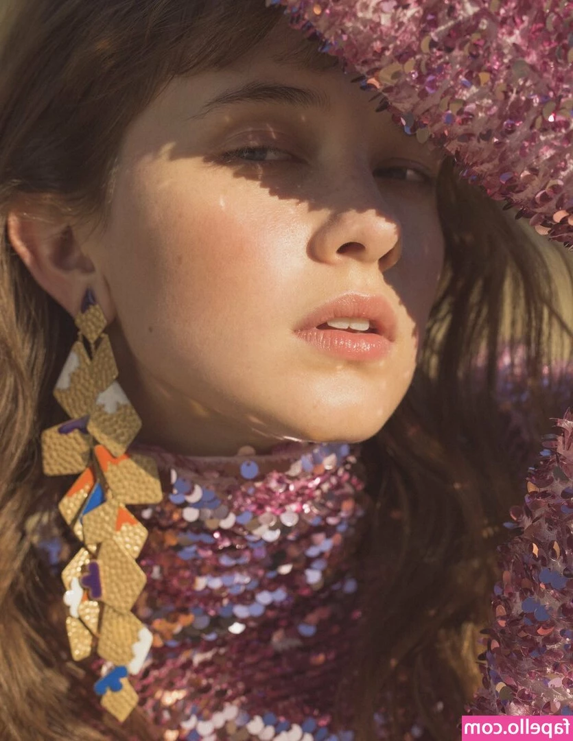 Cailee Spaeny [ cailee-spaeny ] - Rise and grind boys