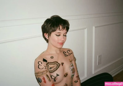 Cailee Spaeny [ cailee-spaeny ] - Lick them