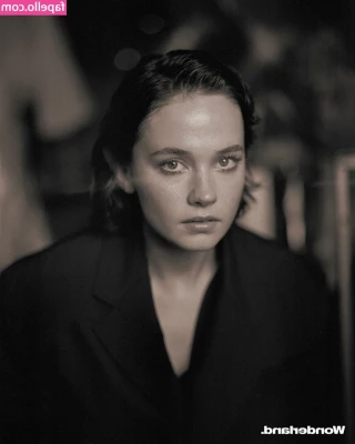 Cailee Spaeny [ cailee-spaeny ] - Would we even make it upstairs, or would you just fuck me on the