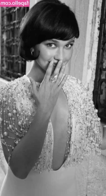 Cailee Spaeny [ cailee-spaeny ] - Red nails ❤️