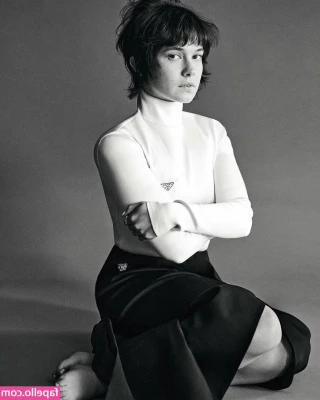 Cailee Spaeny [ cailee-spaeny ] - Just a lil some to vibe to  We both didn t expect the end but   