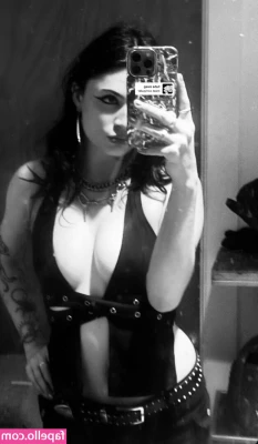 Emilie Schaefer [ emilie-schaefer ] - Happy Halloween 🎃 👻 Enjoy your treat!