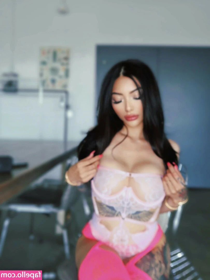 Cassie Trinh Vo [ cassie-trinh-vo-2 ] - Talking to my loyal VIP fans in my DMs..ask me how to join 🤗