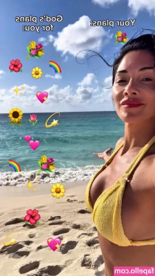 Nicole Scherzinger [ nicole-scherzinger ] - I made a cigarette break during my run for you 