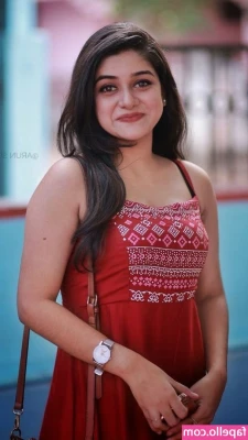 Saniya Babu [ saniya-babu ] - Sun caresses my delicate body with its rays😇Bet you wanna do the