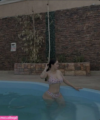  [ arely-chaparro ] - Would you like a cup? 🍒