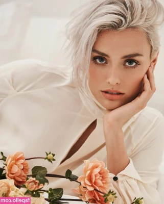 Wallis Day [ wallis-day ] - You can stay here but your clothes must go away 😏😈