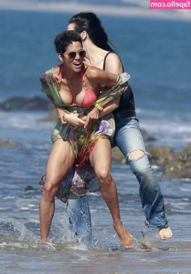 Halle Berry [ halle-berry-1 ] - Some silly pics